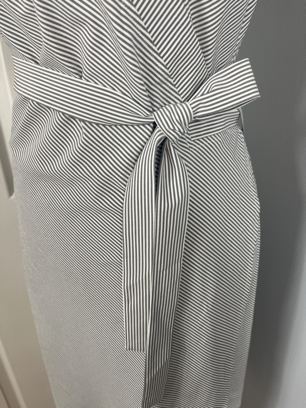 Athleta Lightweight Striped Newport Wrap Dress Size Medium | Easy Care Dress - Picture 4 of 10